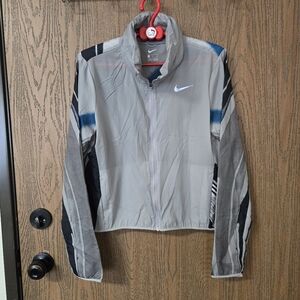 Nike Size S Women's Impossibly Light Hooded Running Jacket